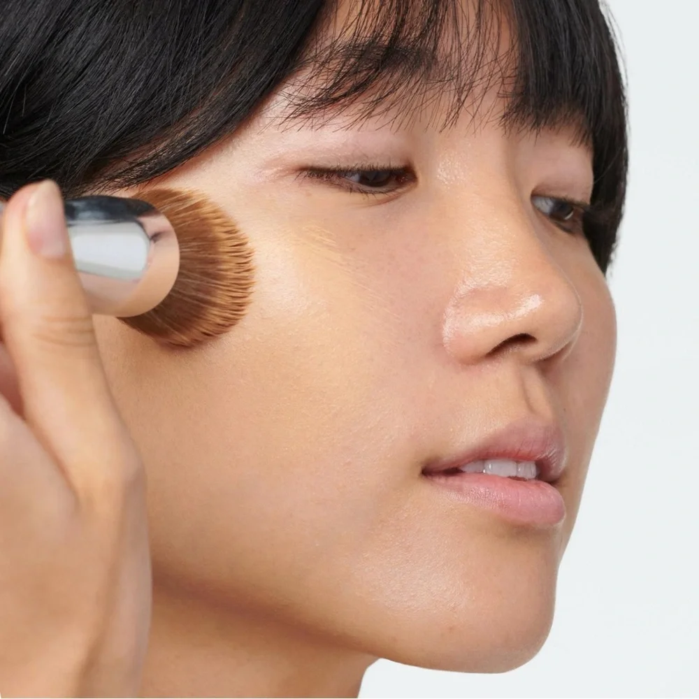 NEW Clinique Foundation Buff Brush - Makeup Brush
